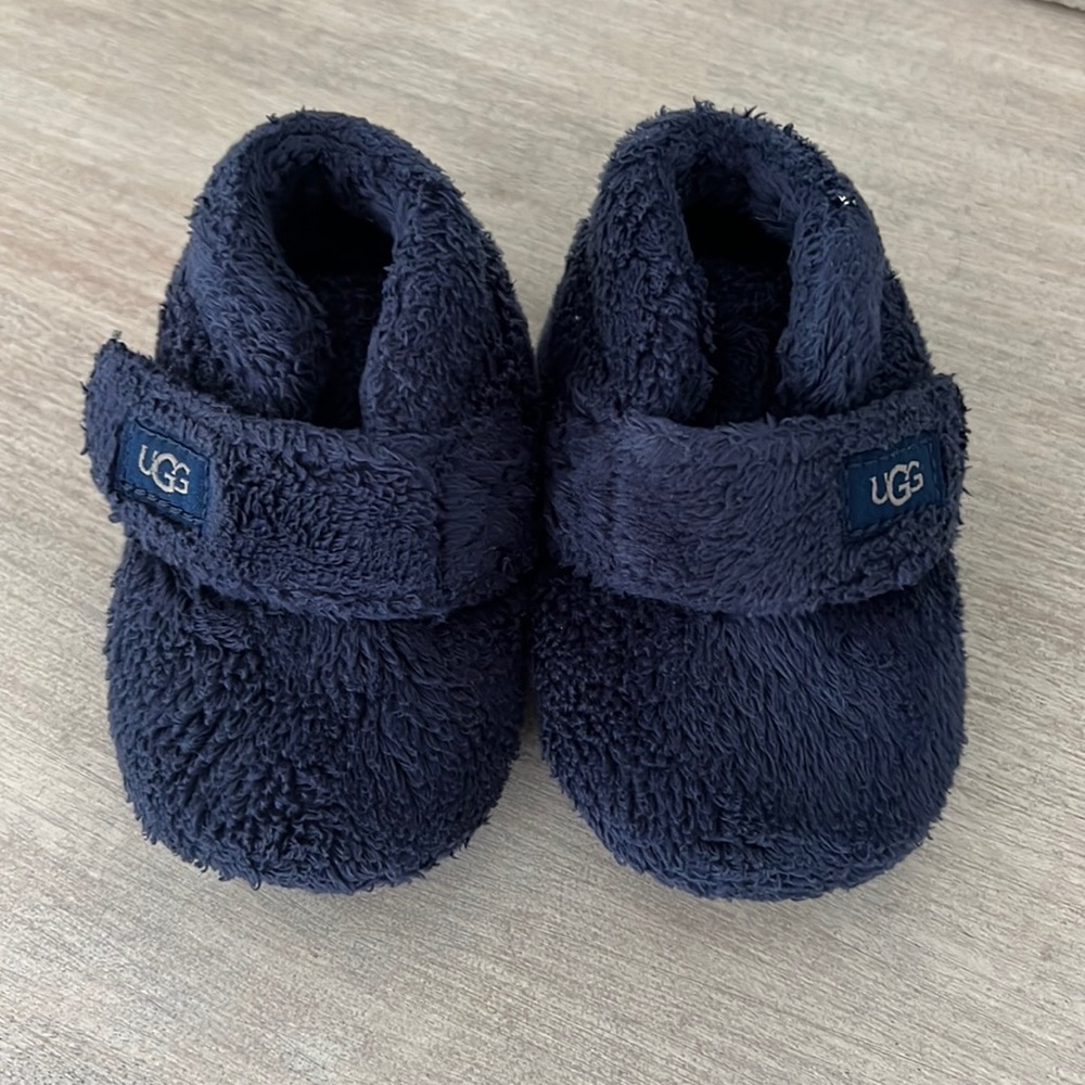 Baby Uggs in size 2/3